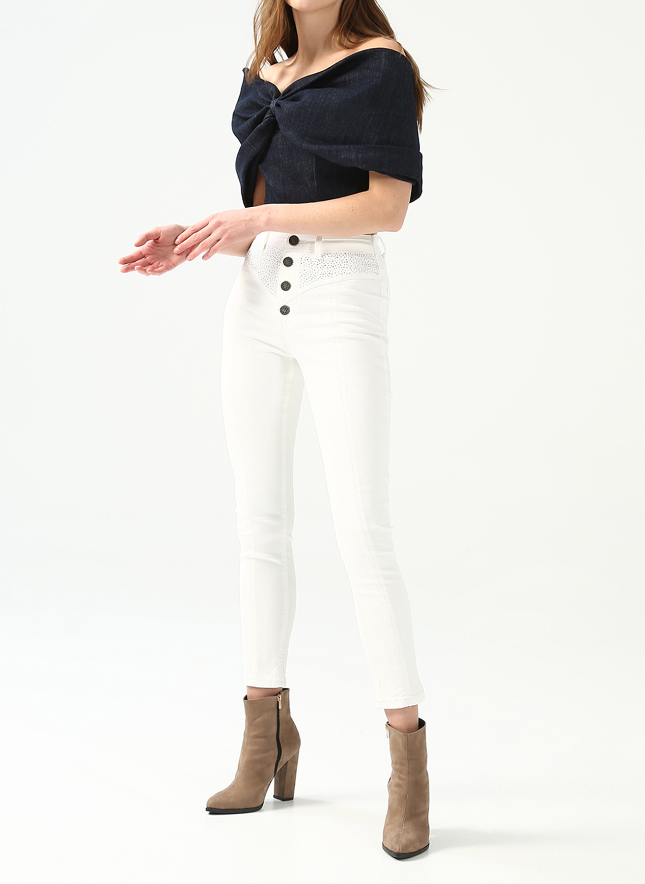 RG-205 Korsaj taş detaylı slimfit beyaz pantolon