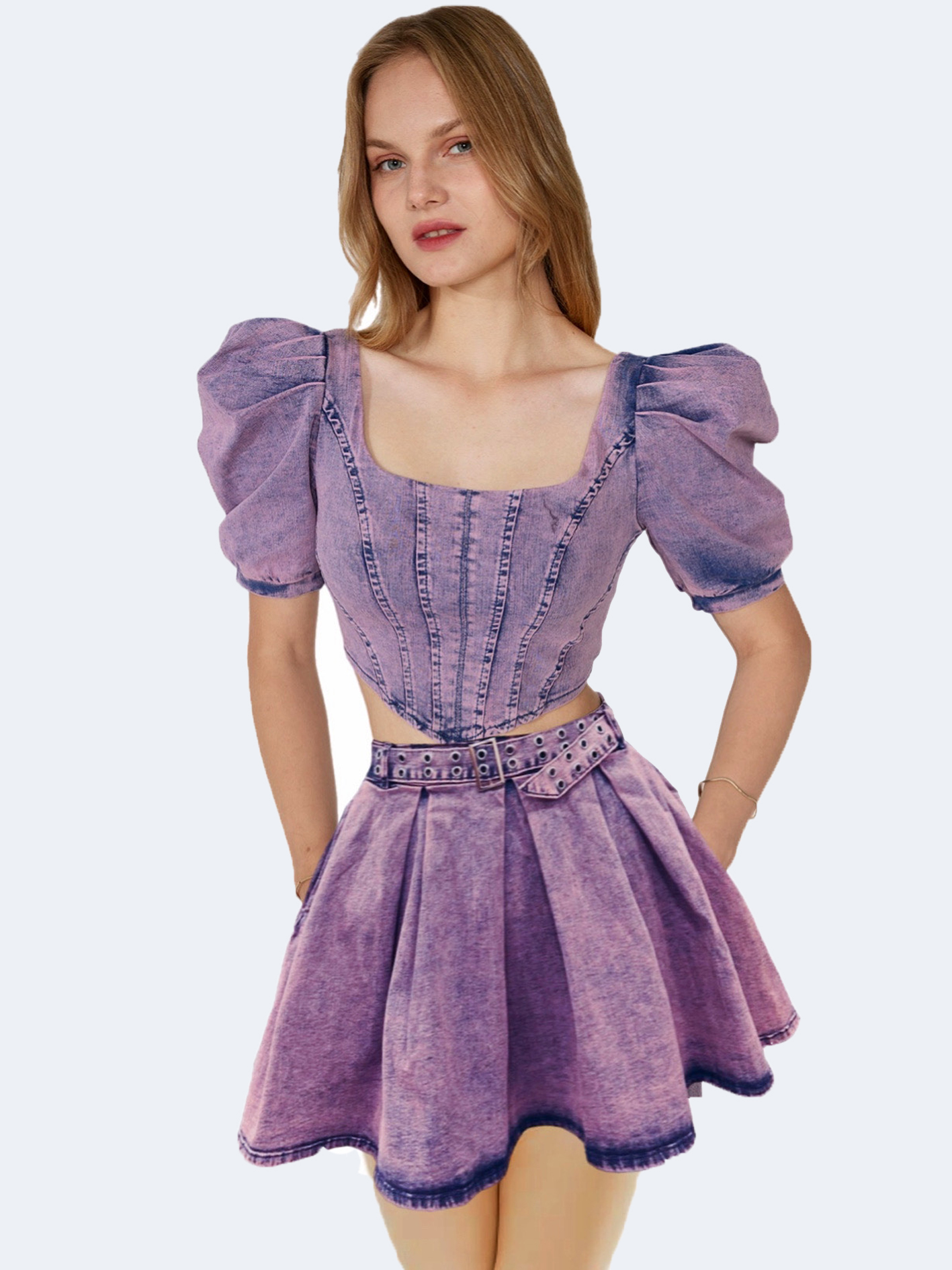 Kuşgözü kemer detaylı mini denim etek